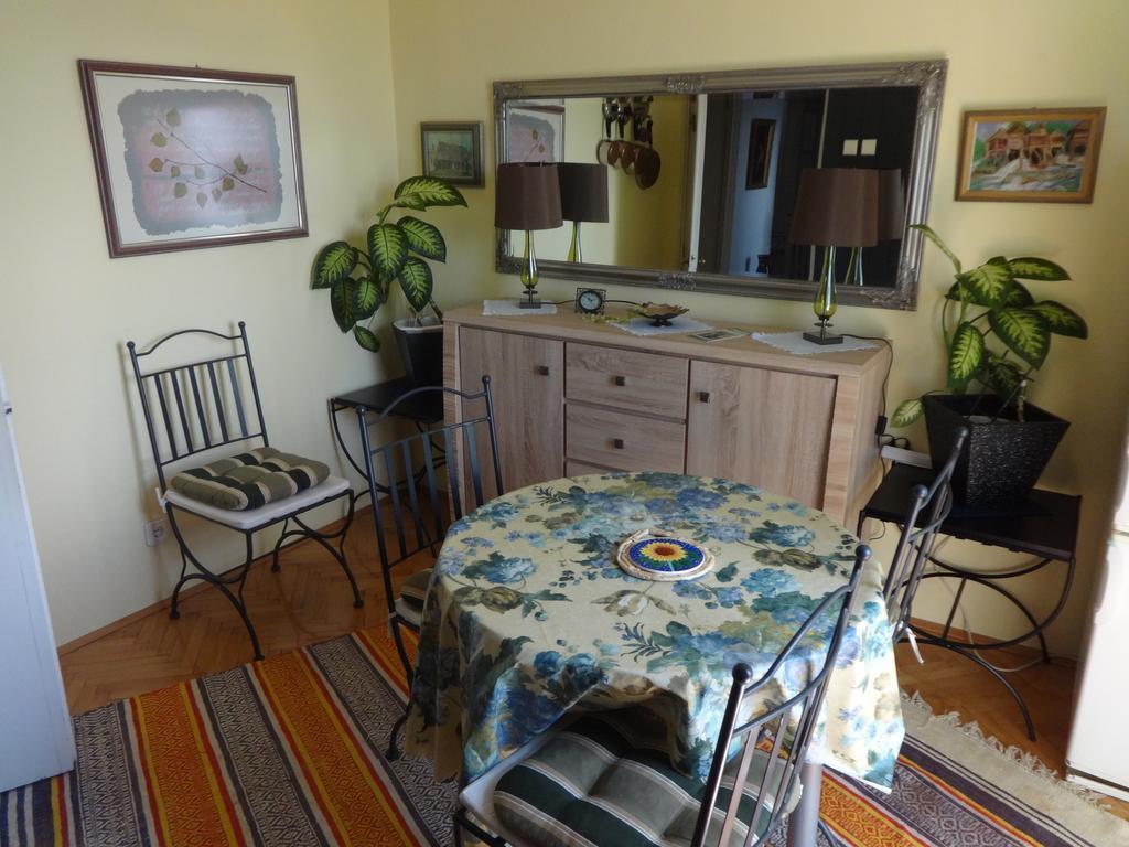 Apartment Baroque Belgrad Oda fotoğraf